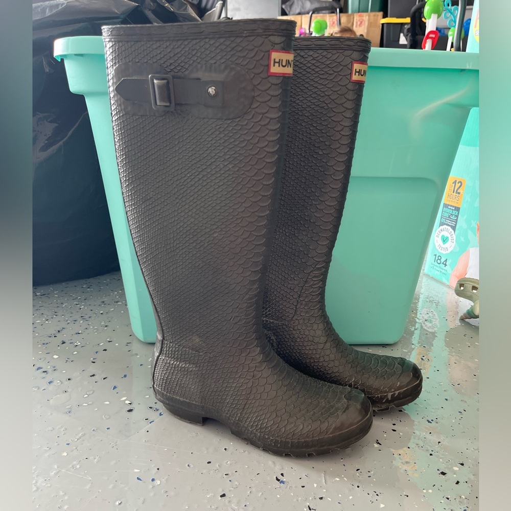 Hunter Boots carnaby boa snakeskin pewter tall rain boots women’s 7